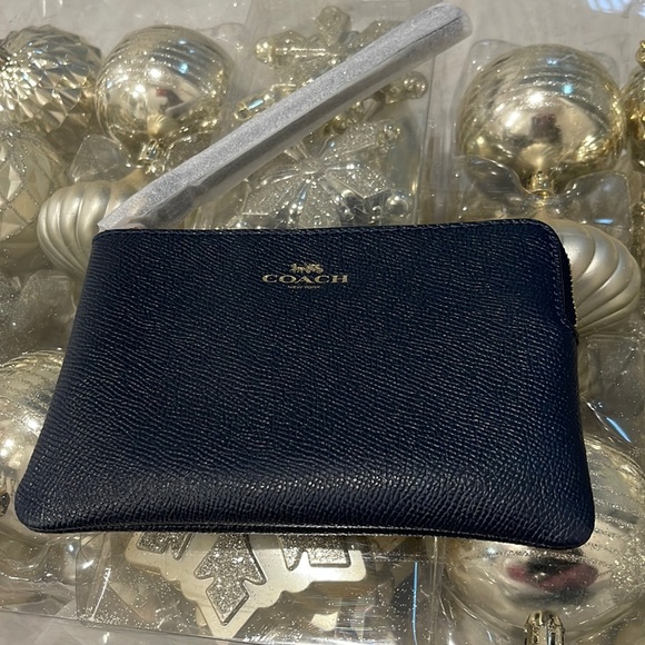 New with tag, Coach Wristlet Wallet - Picture 1 of 3